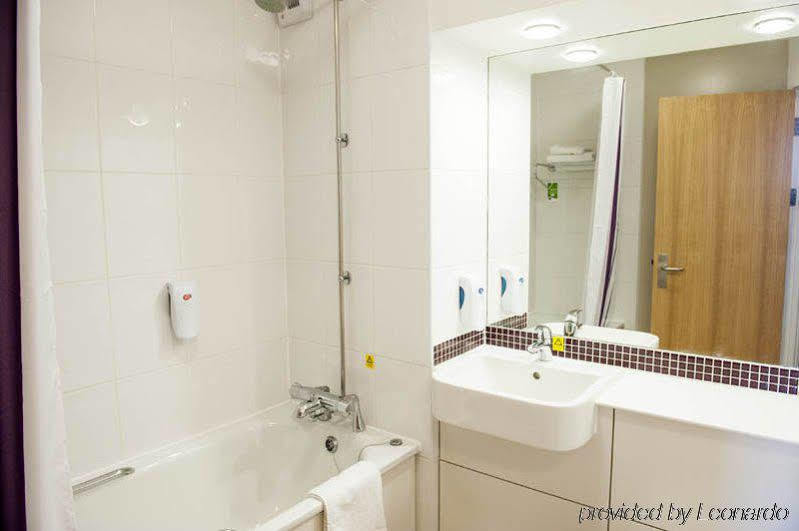 Premier Inn London Gatwick Airport East Crawley  Buitenkant foto
