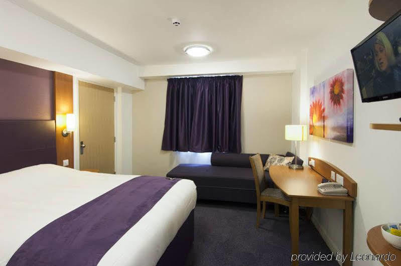 Premier Inn London Gatwick Airport East Crawley  Buitenkant foto